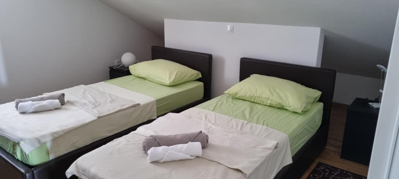 Florena Novalja Bagian luar foto