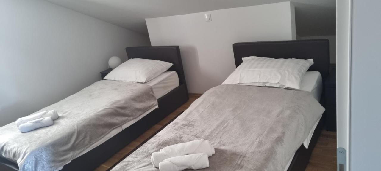 Florena Novalja Bagian luar foto