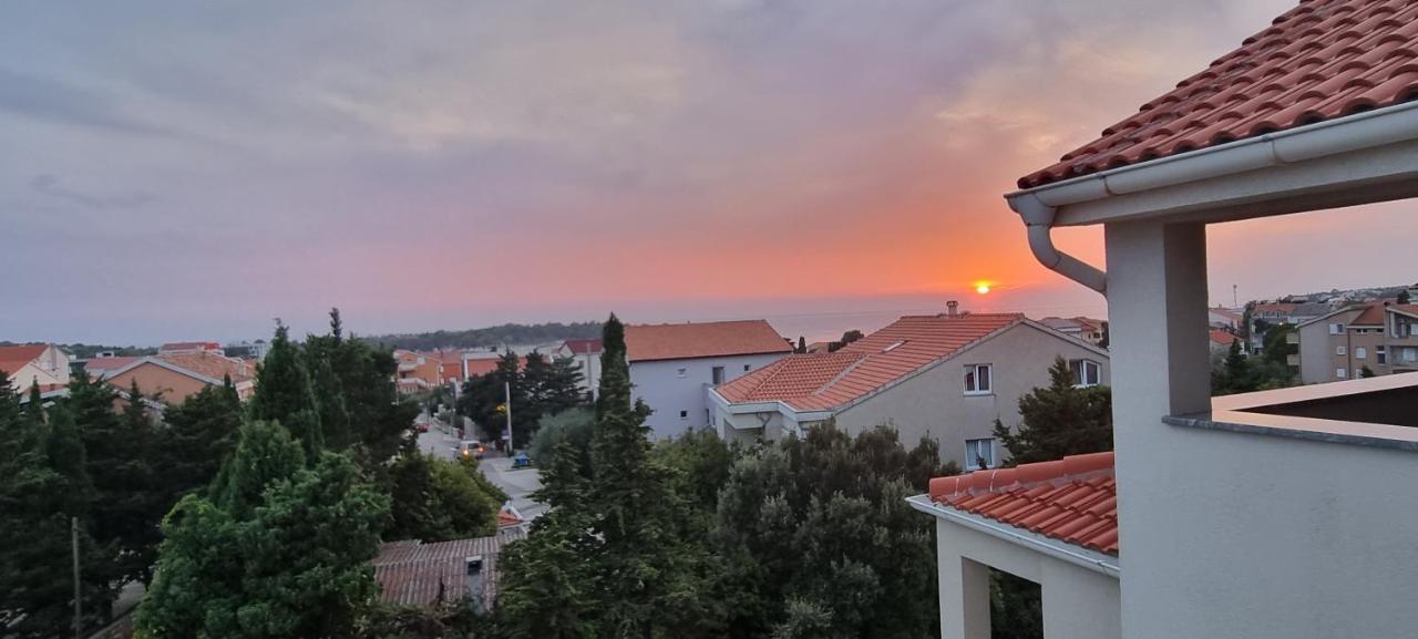 Florena Novalja Bagian luar foto